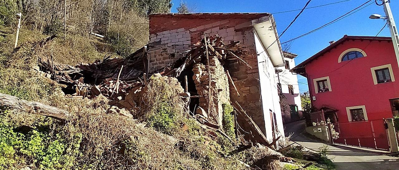 Una vivienda en ruinas en la zona de Espineo. | D. M.
