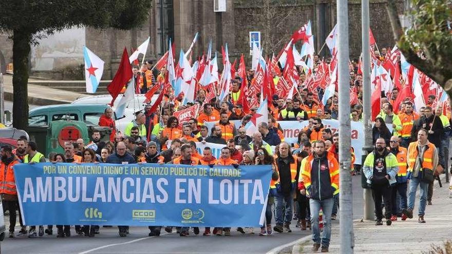 Manifestación el pasado 20 de febrero en Santiago de los trabajadores de ambulancias. // X. Álvarez