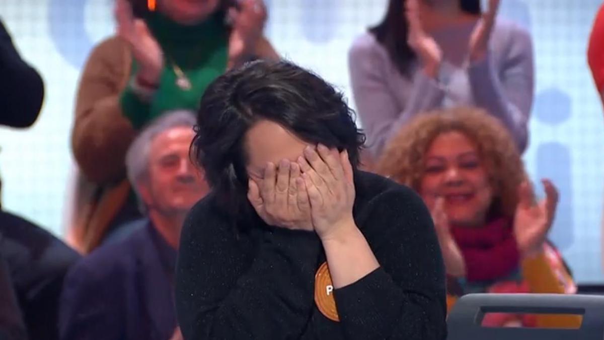 Pepa Rus se lleva las manos a la cabeza