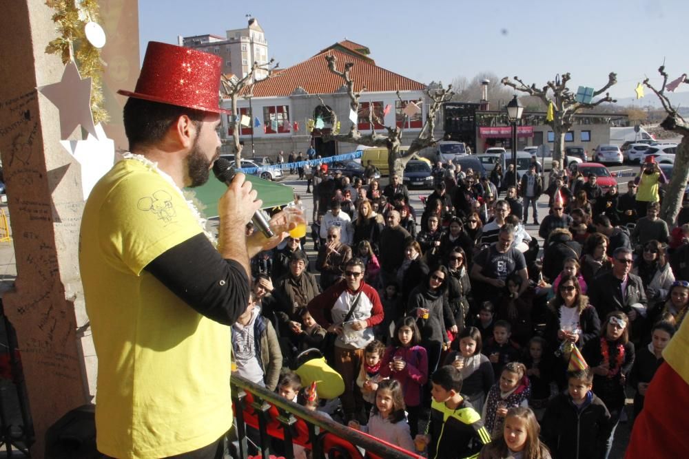 a Asociación de animación cultural "A Illa dos Ratos", en colaboración con el Concello de Cangas, ofreció este año, como novedad, las "precampanadas" destinadas a un público infantil