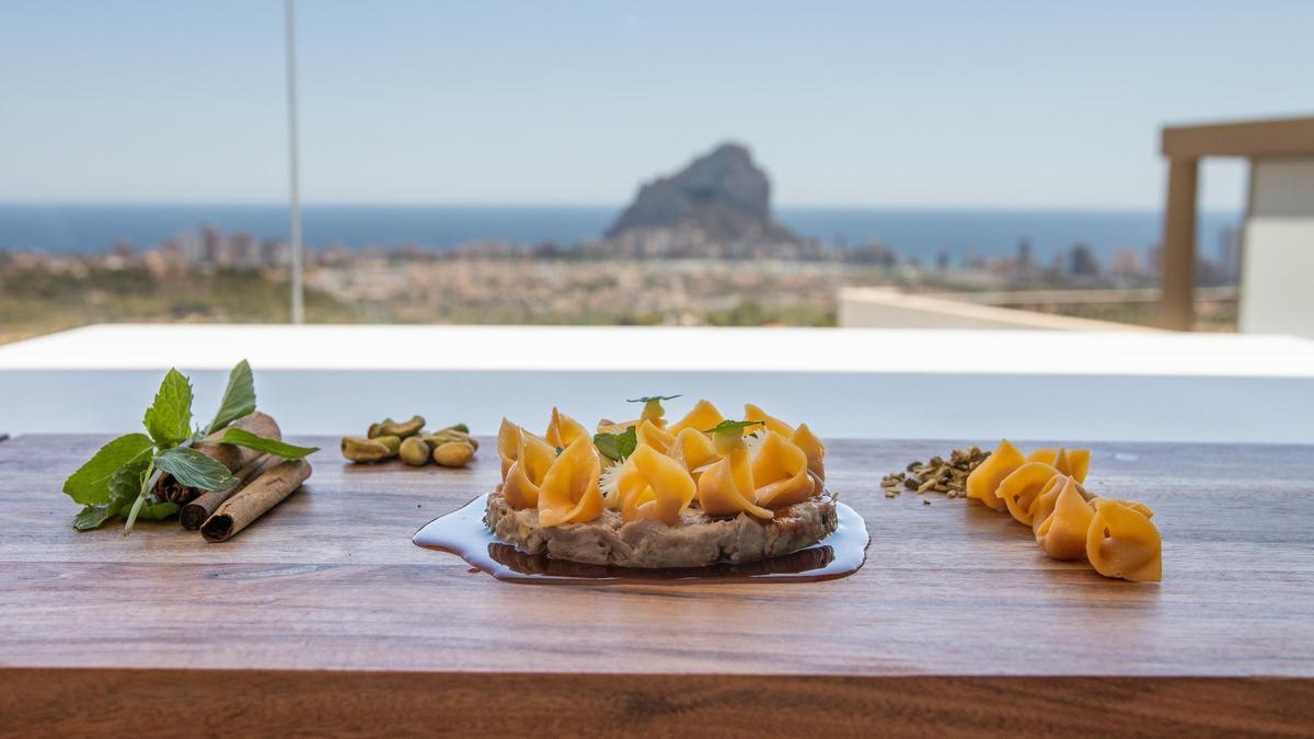 Cappelleti de cordero con vistas al mar.