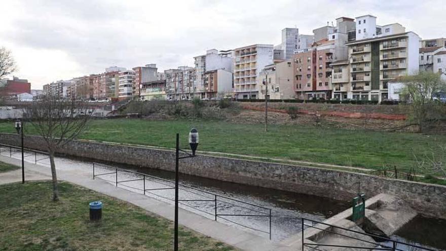 Último paso para ceder el suelo del colegio de las huertas de La Isla en Plasencia