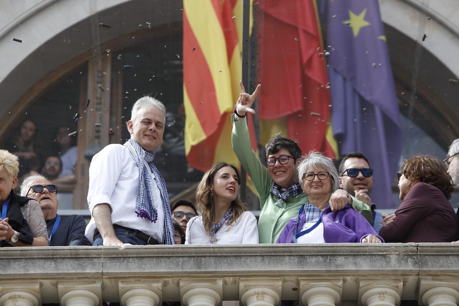 Irene Montero, Joan Ribó y María José Català: Algunas de las caras de hoy, sábado 18, en el balcón municipal