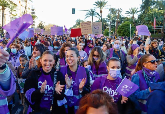 8M en Córdoba | La marea violeta vuelve a las calles de Córdoba tras ...