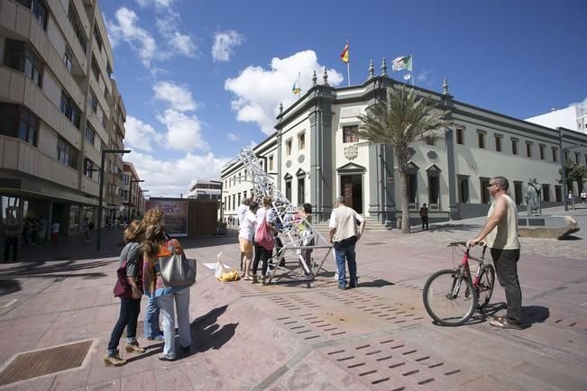 FUERTEVENTURA - Asociación Fuerteventura Sostenible se manifiestan frente al Cabildo de Fuerteventura - 11-05-16