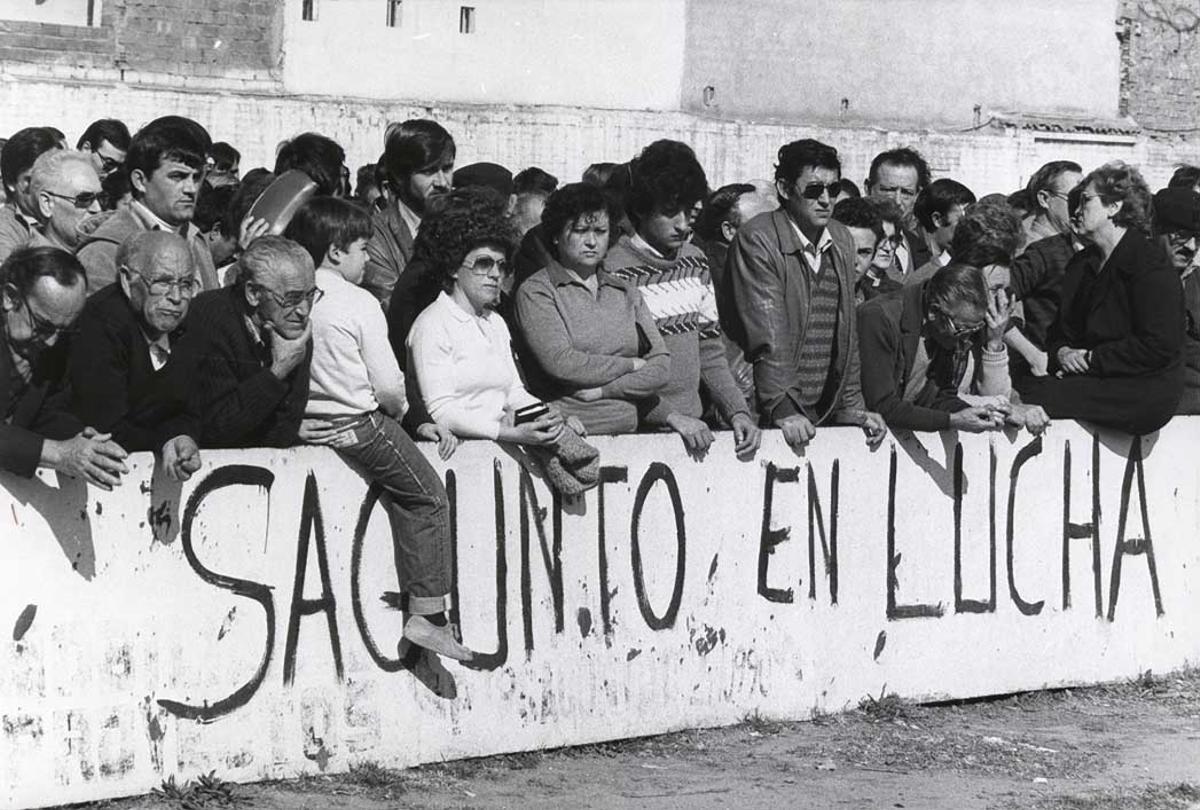 Una de las asambleas en el estadio Fornás.