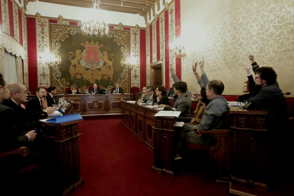 El pleno aprueba por unanimidad la retirada de las calles franquistas de Alicante