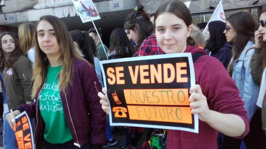 Huelga General Educativa: Los estudiantes se manifiestan en Oviedo