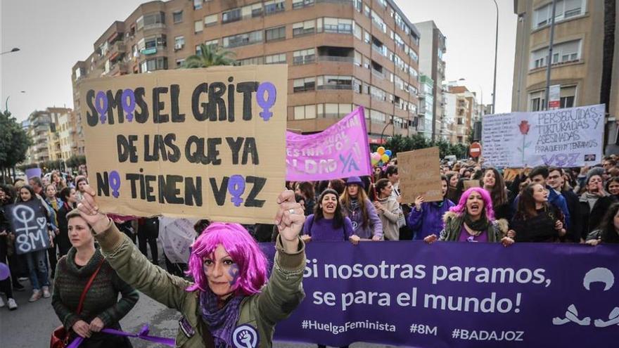 Los medios de comunicación extremeños fueron el sector que más siguió la huelga feminista