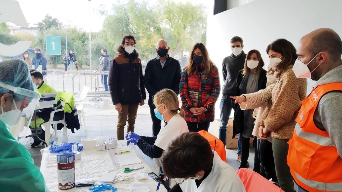 Visita institucional al centro de cribado de sa Pobla.