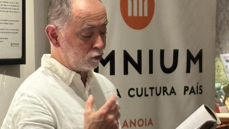 L'autor de l'exposició, Armando Echeverry