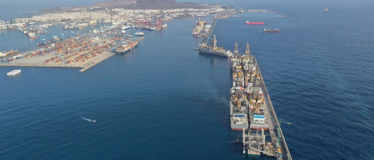 Imagen aérea del Puerto de La Luz durante el proceso de ampliación del muelle Reina Sofía.