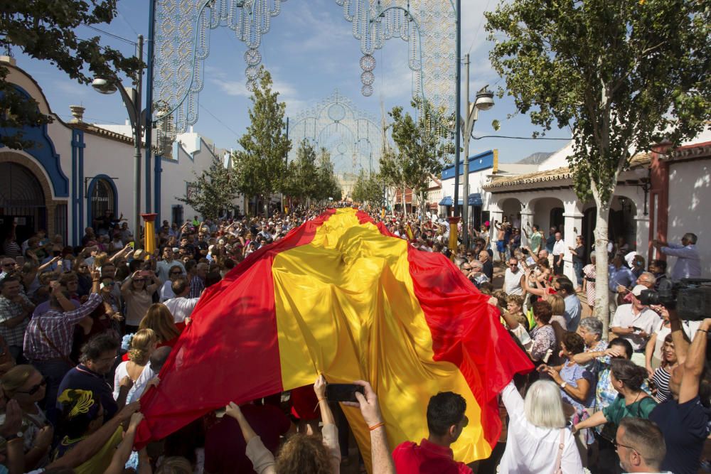 DESPLIEGAN UNA BANDERA DE ESPAÑA DE 50 METROS ...