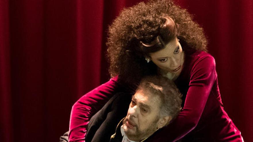 Davinia Rodríguez y Plácido Domingo, en los ensayos de &#039;Macbeth&#039;, en Viena.