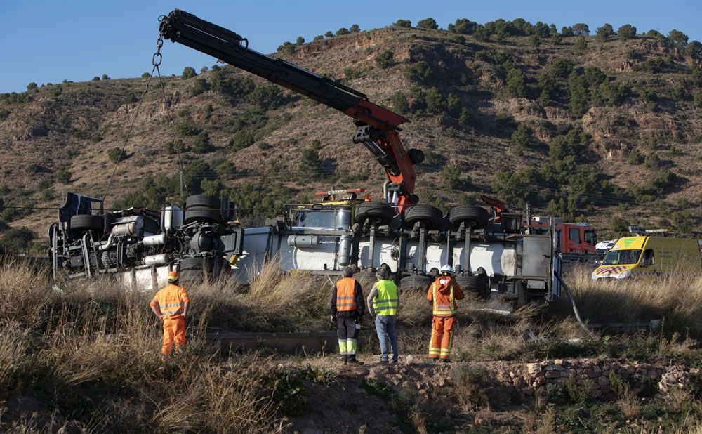 Aparatoso accidente en la A-7 a su paso por Sagunt.