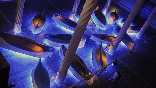 Atmosphärisch und voller Poesie: die Installation „Plessi Llaüt Light“ von 2011 in der Llotja. | FOTO: GUILLEM BOSCH