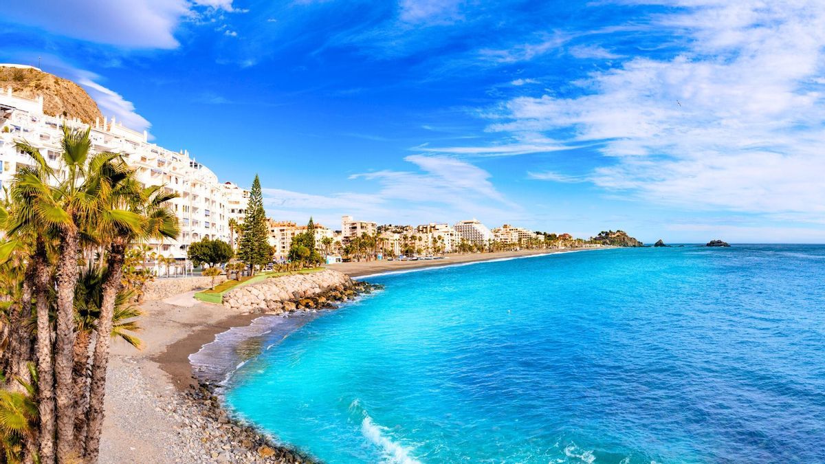El destino andaluz ideal si huyes del turismo de masas: tiene 19 kilómetros de costa y un espectacular legado histórico