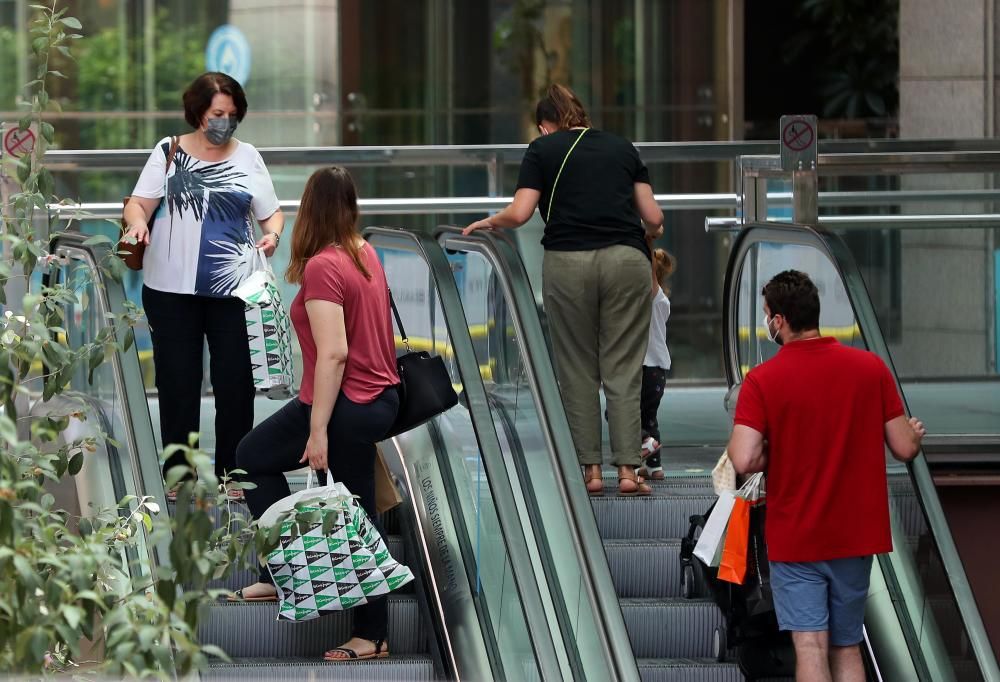 Centros comerciales abiertos en Valencia en el primer domingo de la temporada.