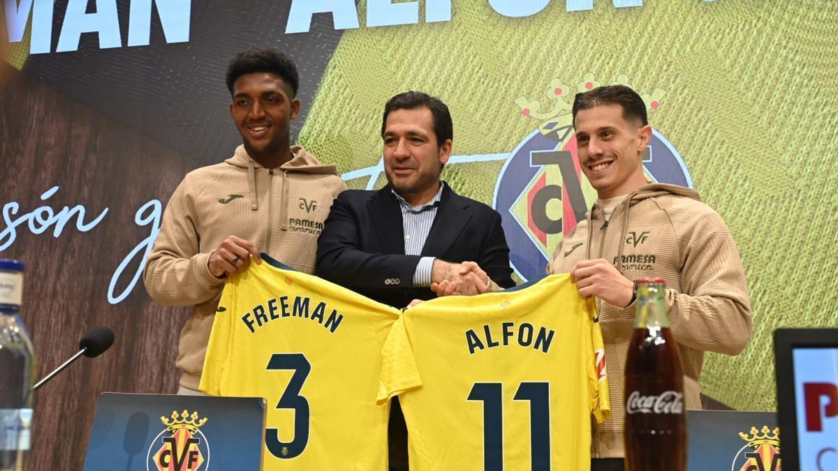Vídeo | Alfon y Freeman, presentados en La Cerámica como nuevos jugadores del Villarreal