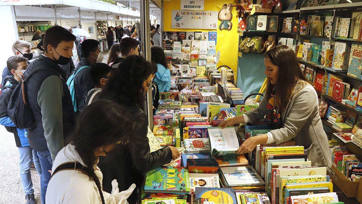 Un &#039;stand&#039; de la Feria del Libro de Córdoba.