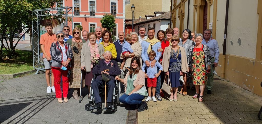 Las bodas de diamante de César y Alicia: 75 años de amor en Infiesto