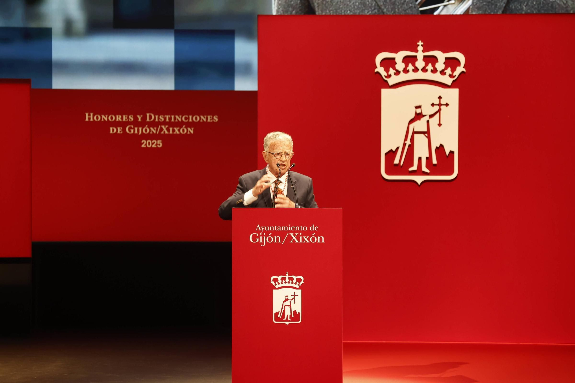 La entrega de medallas y distinciones de Gijón, en imágenes