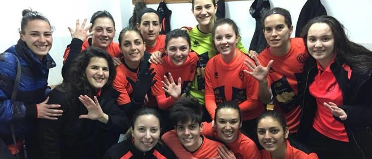 Las féminas del Atlètic Càrcer celebraron la victoria ante el Sport Base Ontinyent.