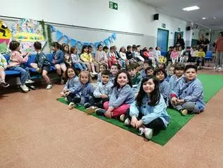 EN IMÁGENES. Los pequeños escolares de la Pola se preparan para el próximo curso