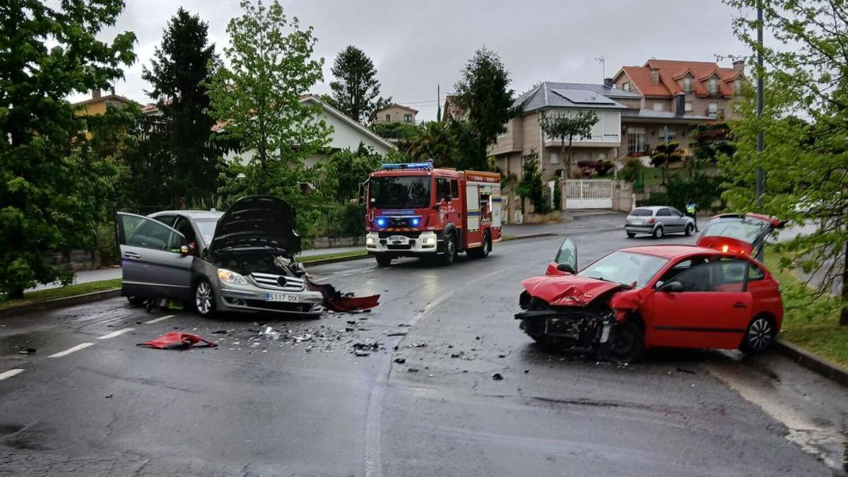 Accidente con heridos en la zona de Viñas de Babilonia en Oleiros
