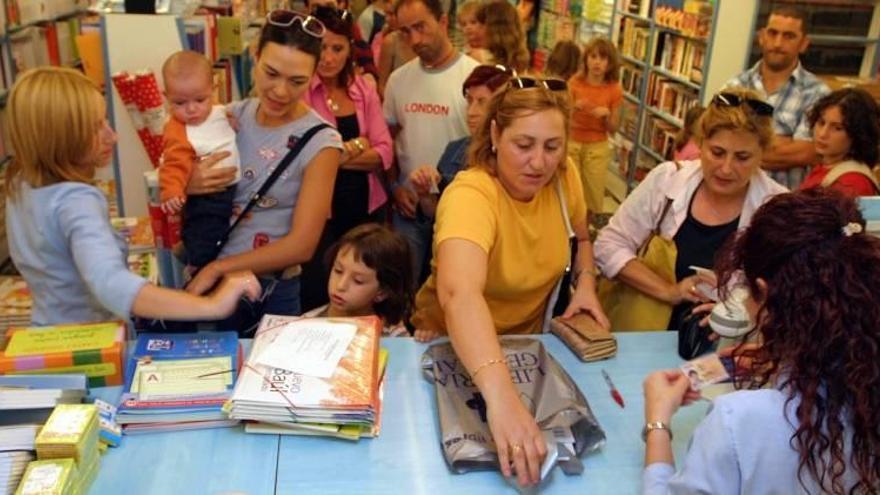 Educación analiza ya la gratuidad de libros en otras comunidades