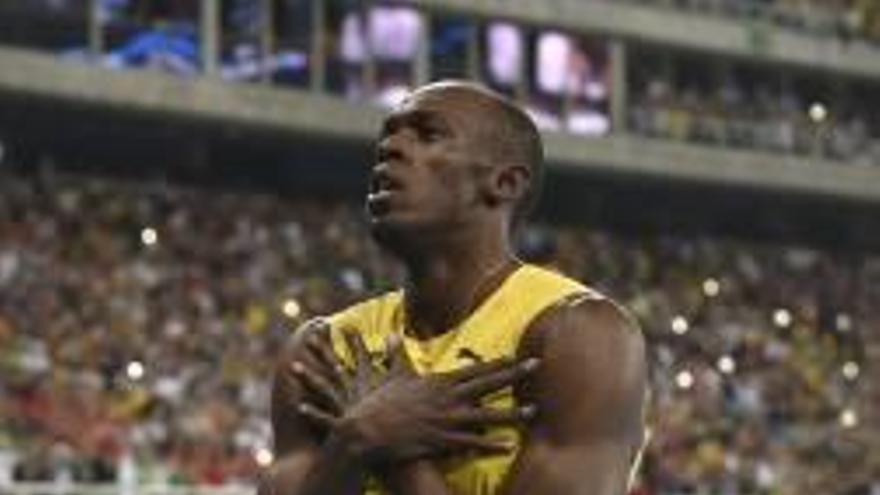 Bolt nada más conseguir el oro en Río en los 200 lisos.