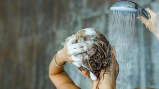 Los 7 errores que cometes a diario cuando te lavas el pelo