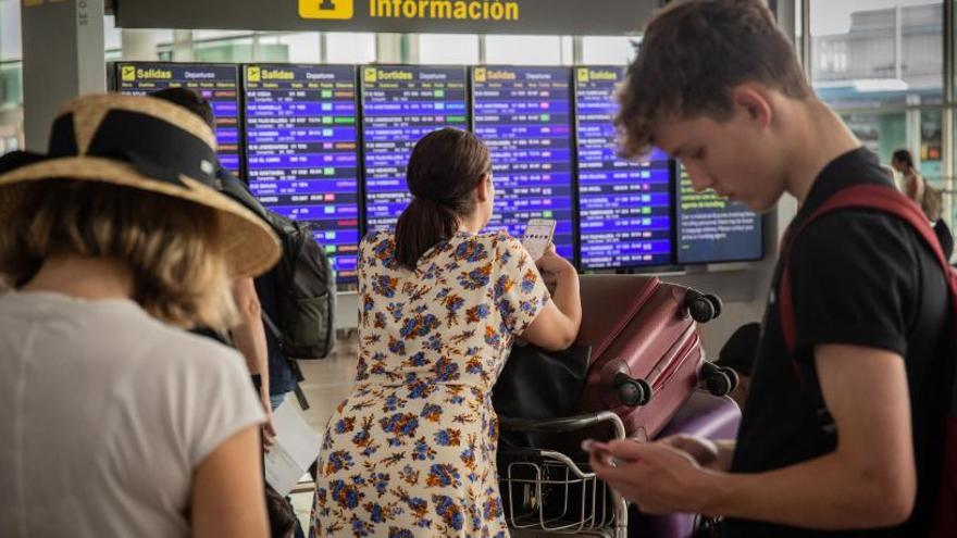 Más de 80 vuelos cancelados en el segundo día de huelga de Iberia en El Prat