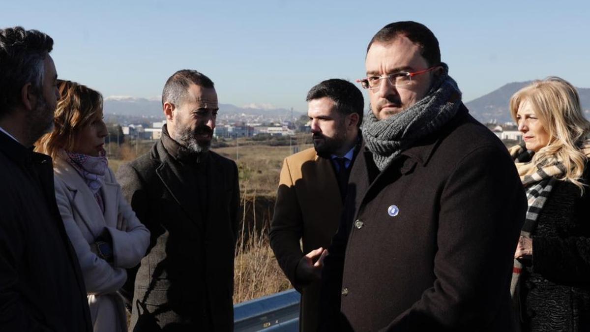 Adrián Barbón, durante la inauguración de los enlaces de carreteras en Siero.