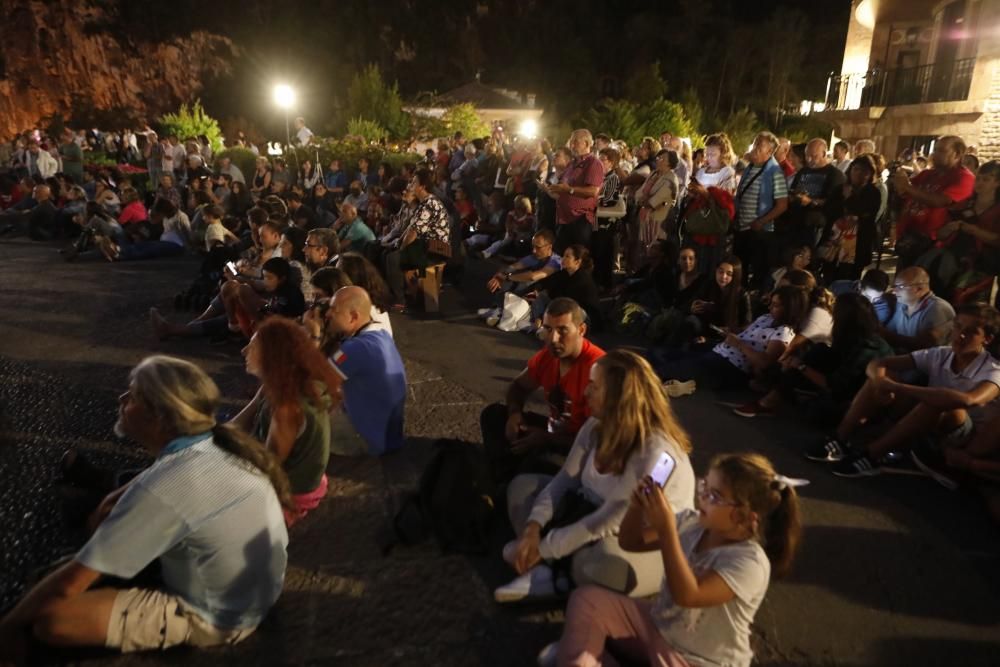 Proyección de "videomapping" en Covadonga.