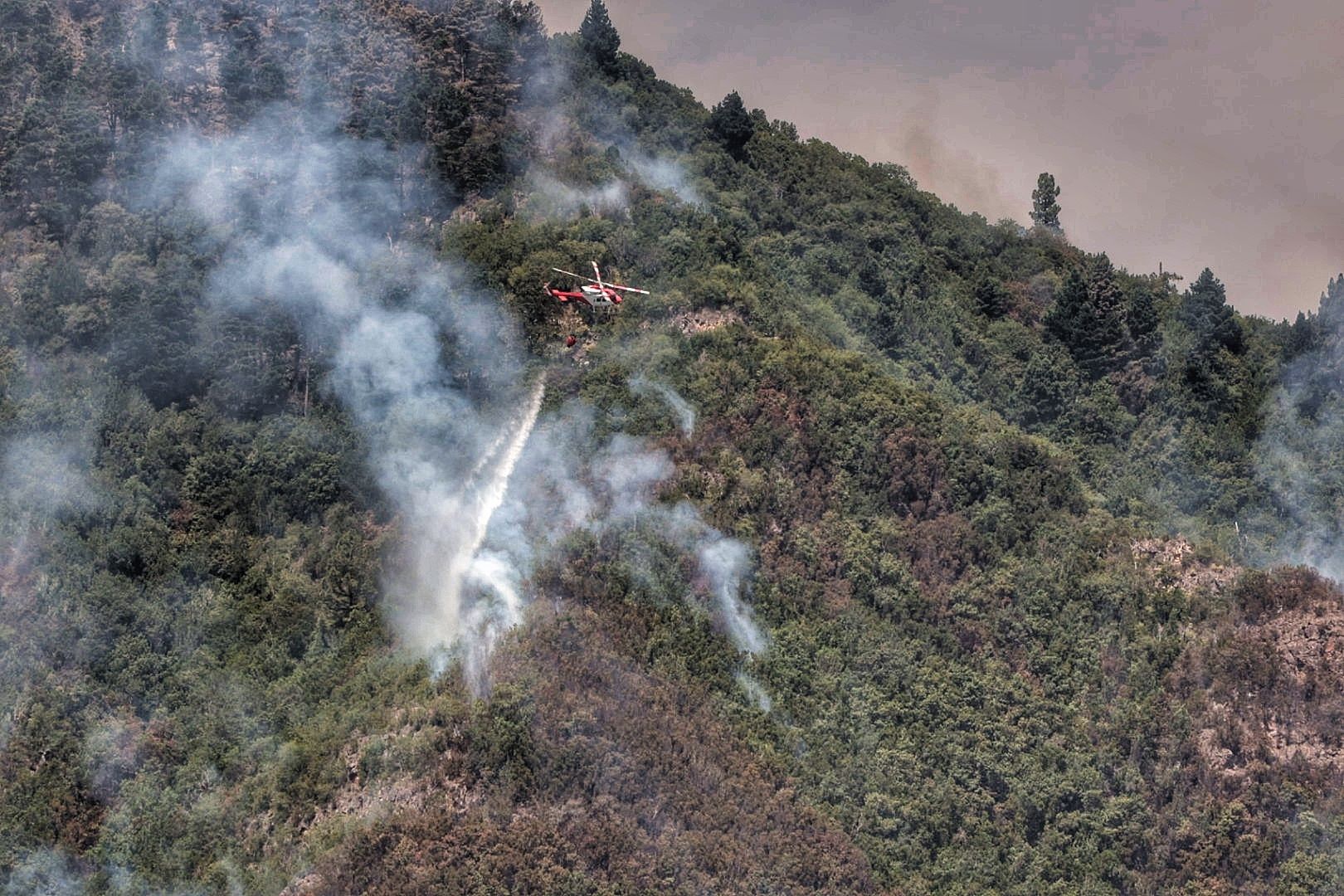 Labores de extinción del incendio en Tigaiga, Tenerife (26/07/2022)