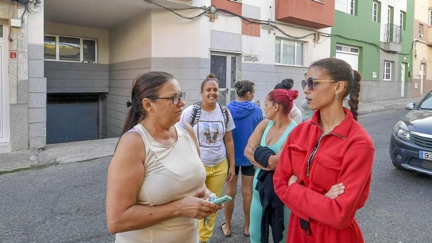 Vecinas del edificio ‘La Ilusión’ en Telde.