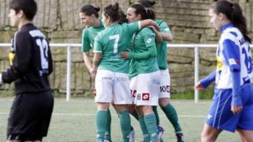 Las jugadoras de El Olivo celebran un gol de esta temporada. // Marta G.Brea