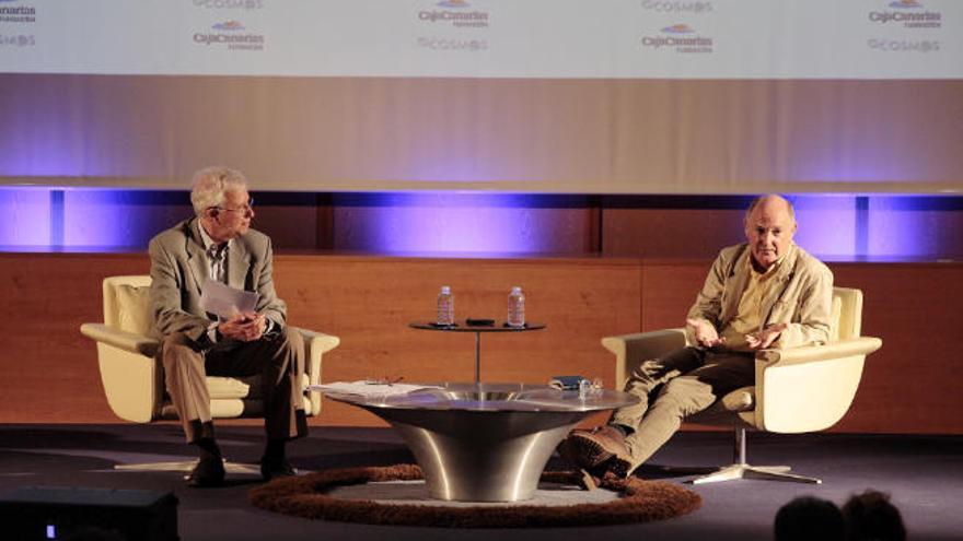 Los científicos José Manuel Sánchez Ron y Rafael Yuste durante el debate en la primera sesión del Foro Enciende el Cosmos.