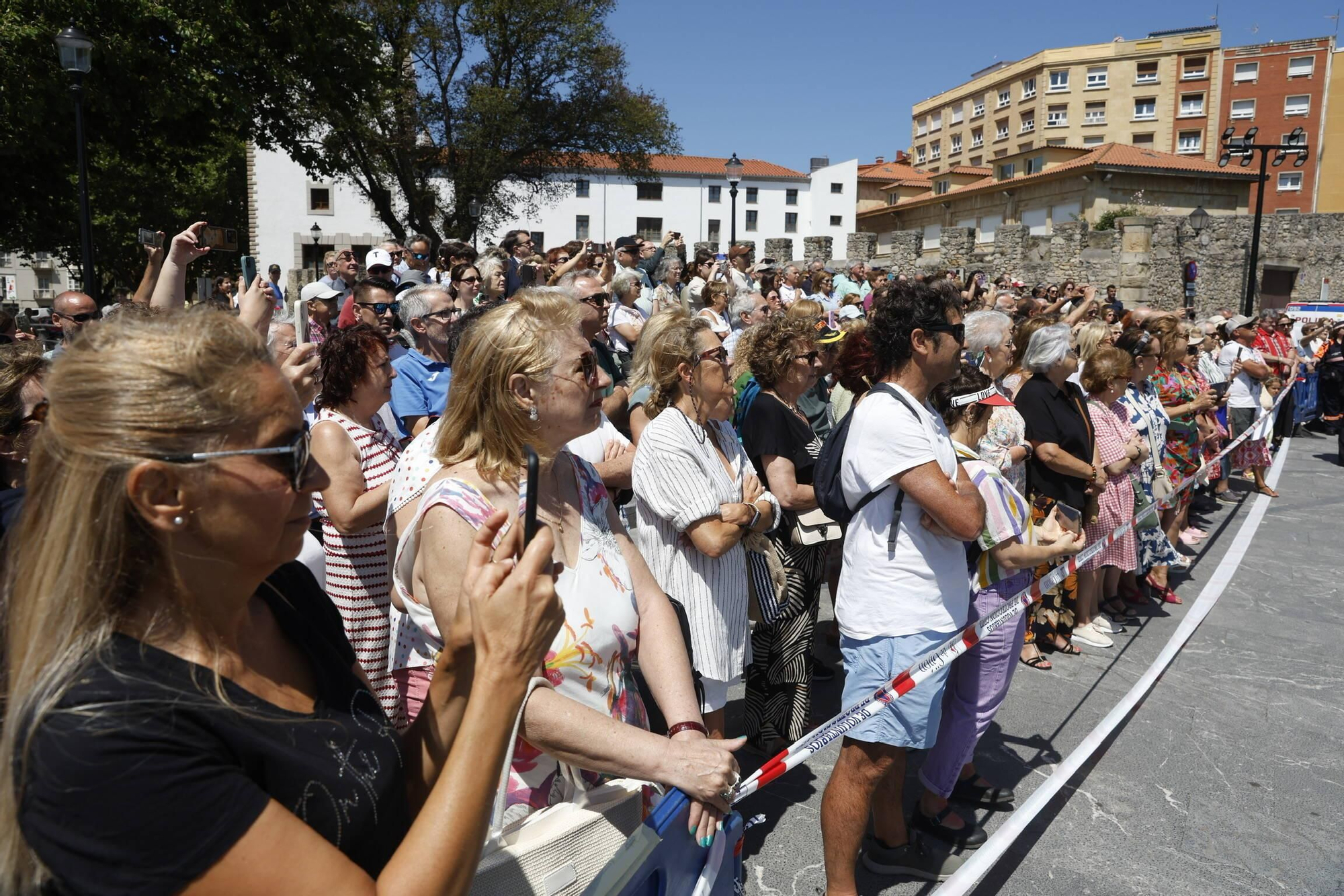 La misa con la Armada y la ofrenda floral del Carmen en Gijón, en imágenes