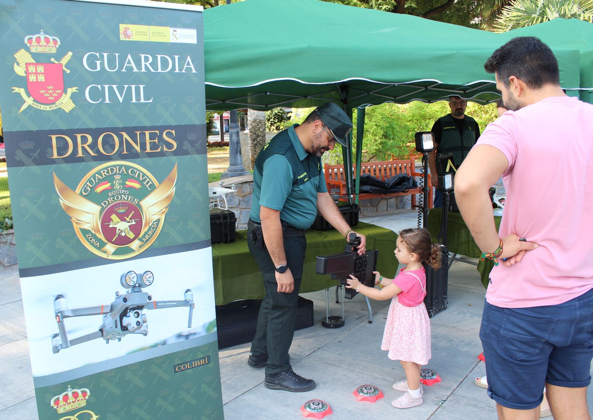 La Guardia Civil expone sus recursos humanos y técnicos por la festividad de su Patrona