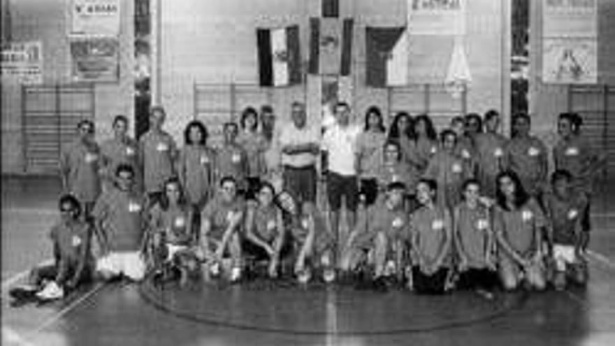 Alrededor de 40 jugadoras participan en el campus del Femenino Cáceres en Torrejoncillo