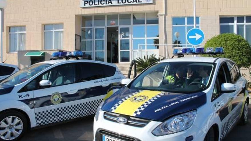 Expedientan a un policía por ausentarse de su puesto en un coche de camuflaje