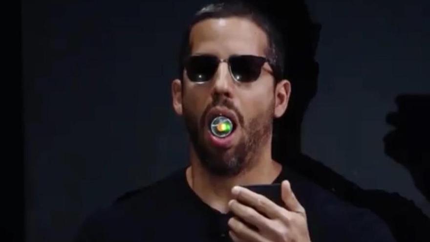 El mago David Blaine casi muere al intentar detener una bala con la boca