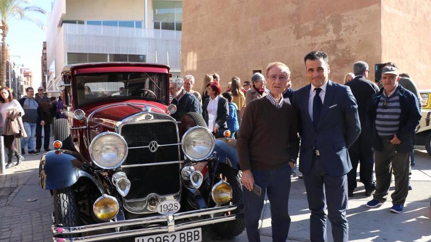 Paco Verdet con Alfred Costa y su coche