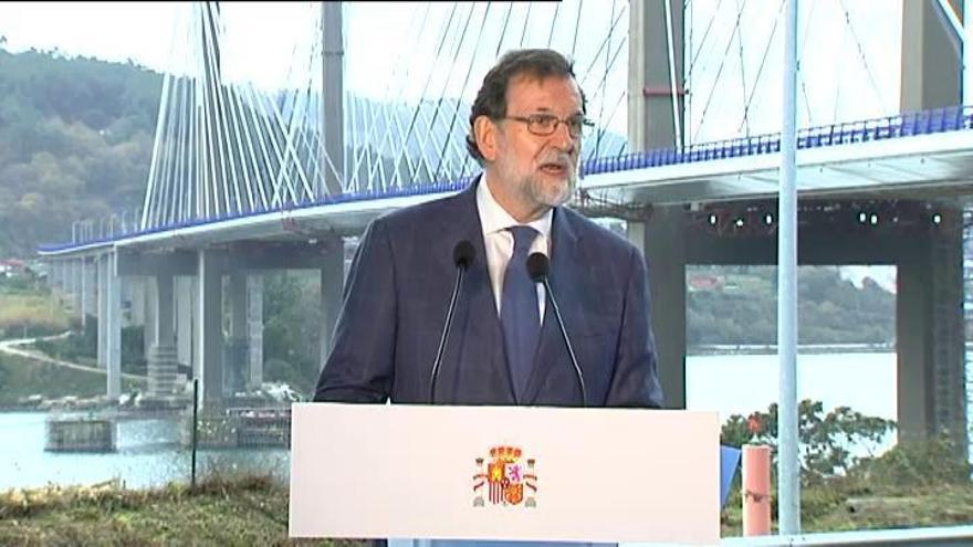 Rajoy cierra 2017 apelando a tender &quot;puentes que unen&quot;
