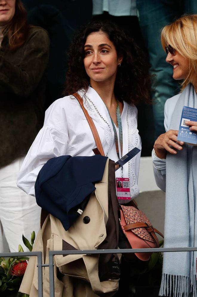 Mery Perelló con blusa blanca