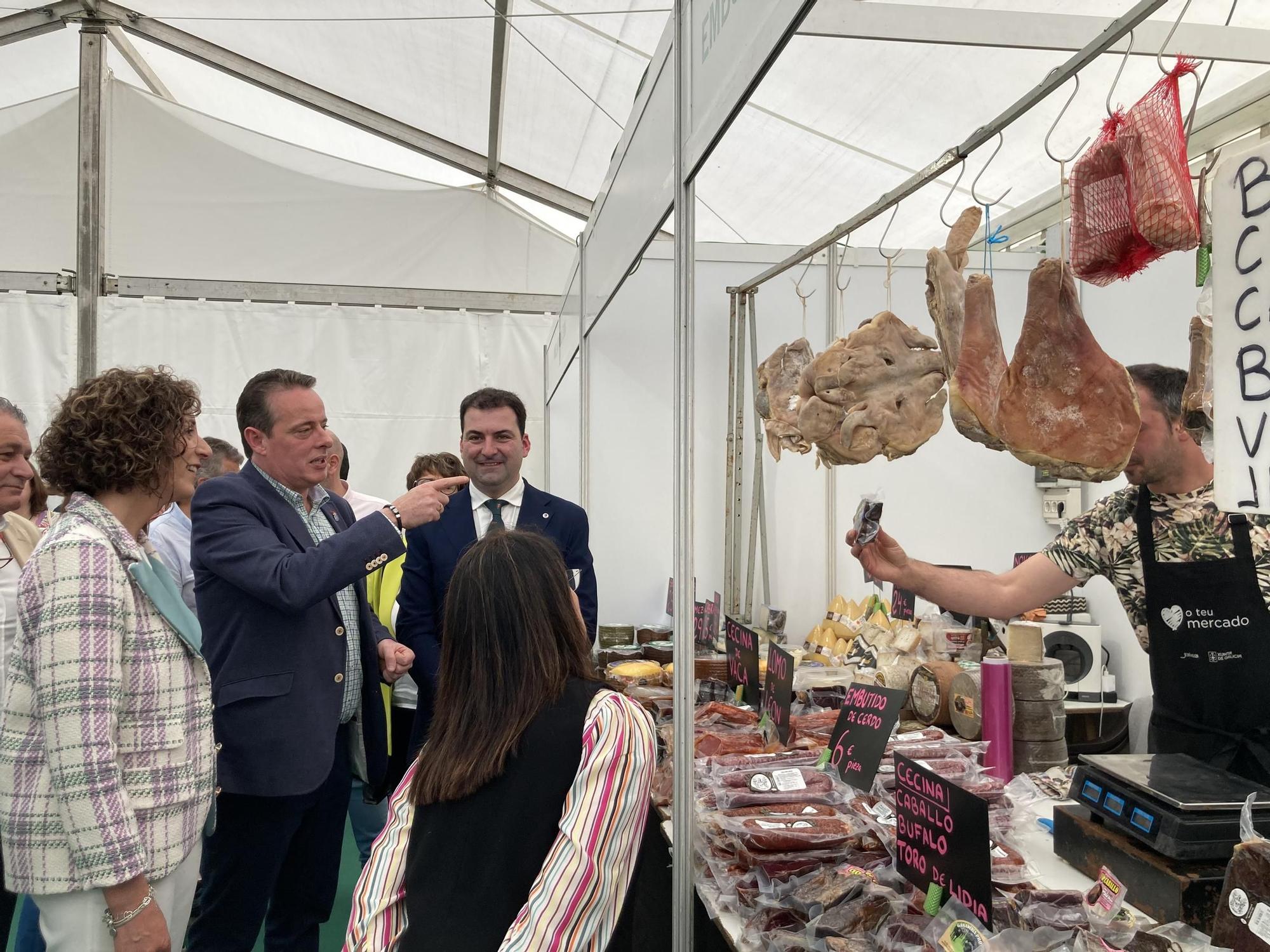 Las autoridades recorrieron cada uno de los stands del recinto ferial