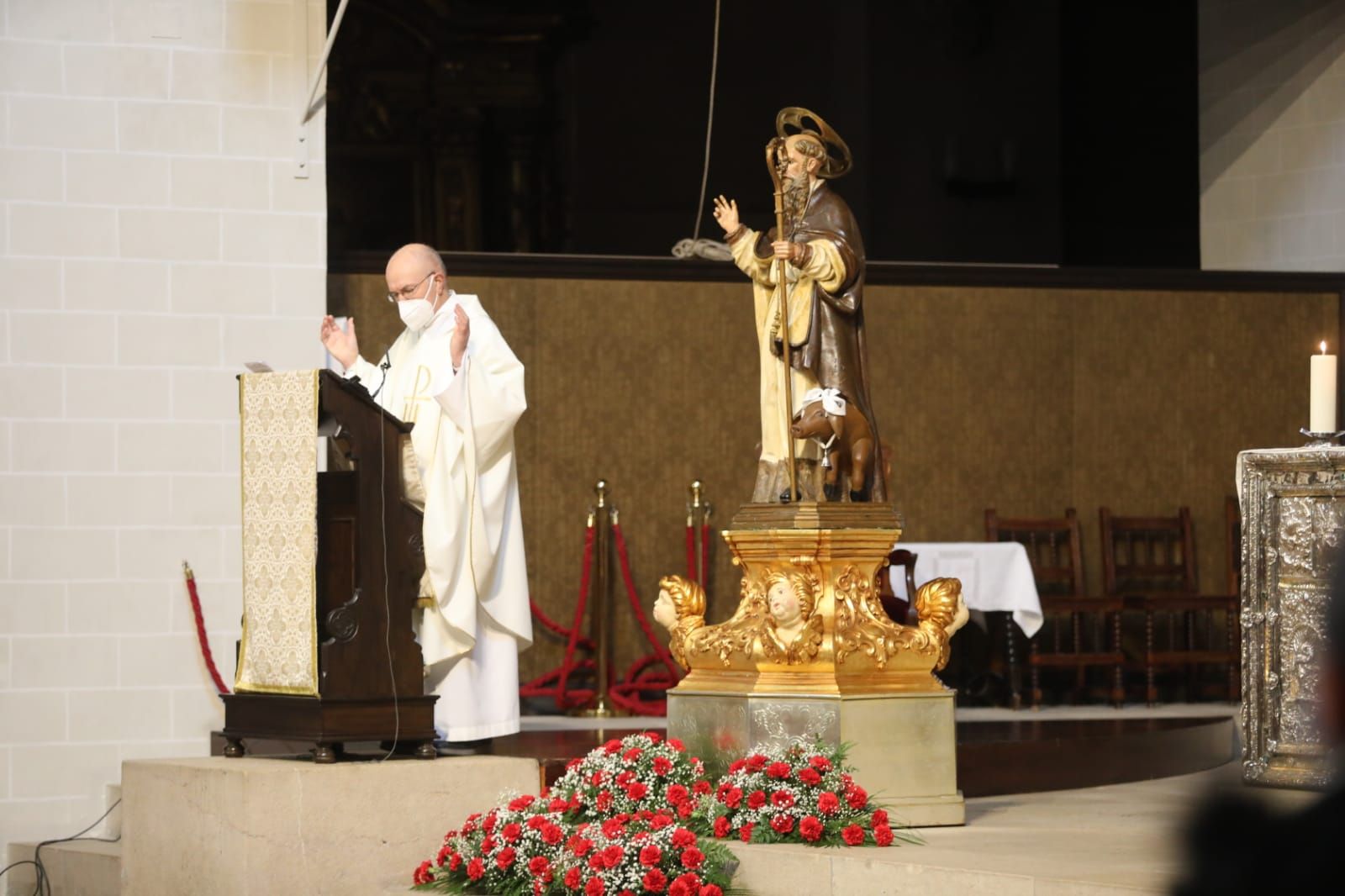 San Antón ha presidido el altar mayor de la iglesia de San Pablo.