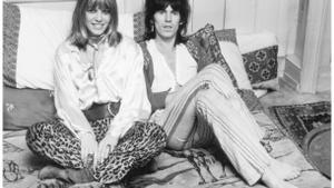 Anita Pallenberg y Keith Richards, compartiendo afectos, adicciones y ropa.